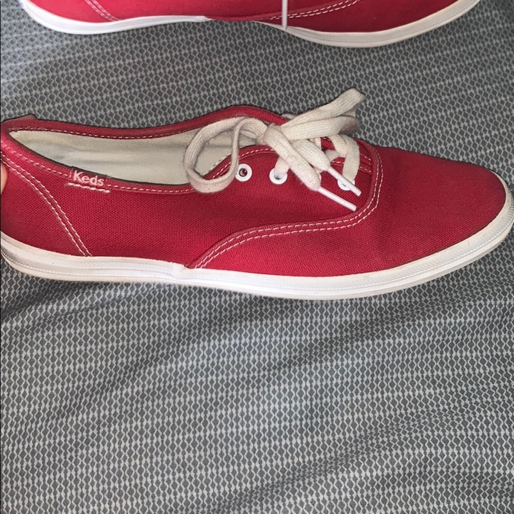 Red keds - Picture 2 of 3